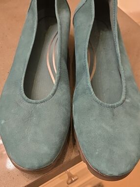 Aetrex Teal Suede Round-Toe Flats